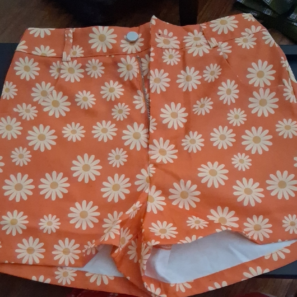 SHEIN Orange Daisy Print High Waist Shorts